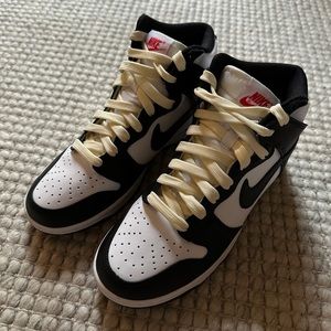 Women’s Nike Dunks Panda High size 8